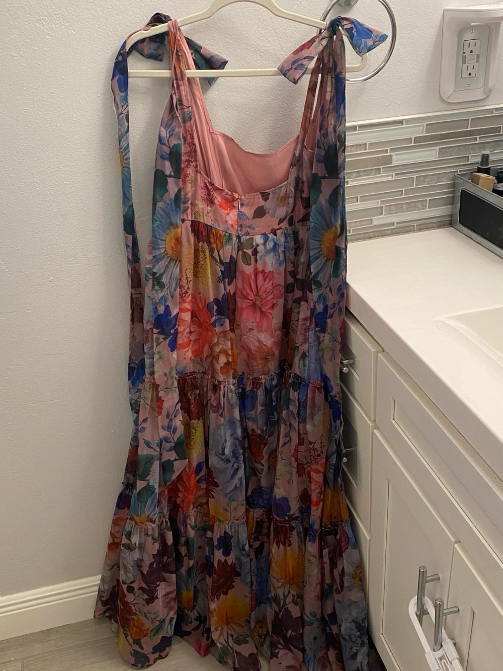 Francesca’s Floral Maxi Dress 💐 - Picture 3 of 5